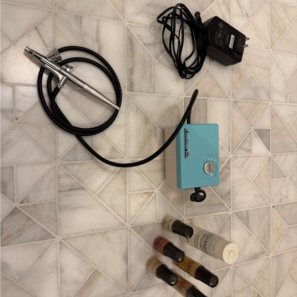 Luminess Blue Airbrush Kit with Makeup Set